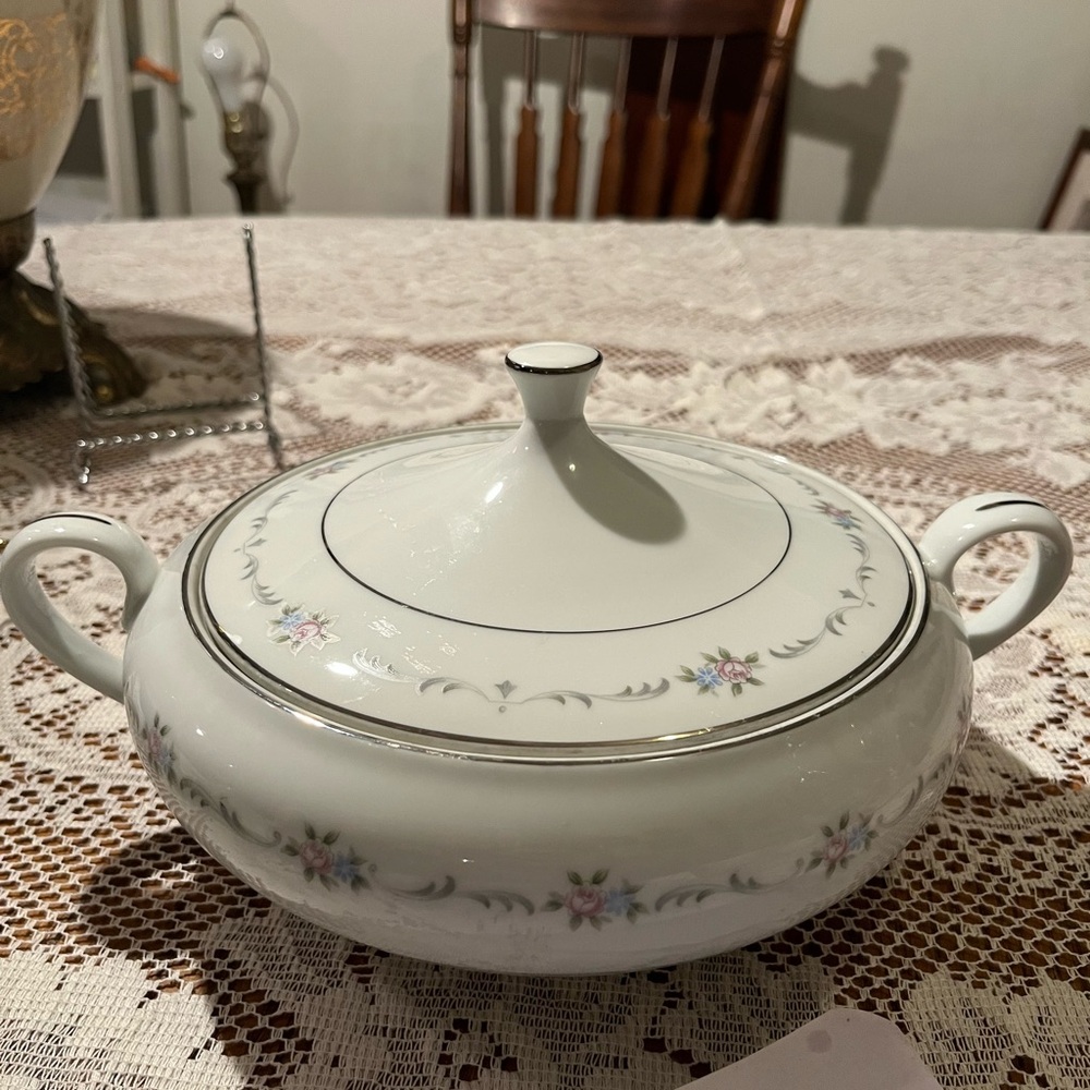 Classic Floral Porcelain Tureen with Lid